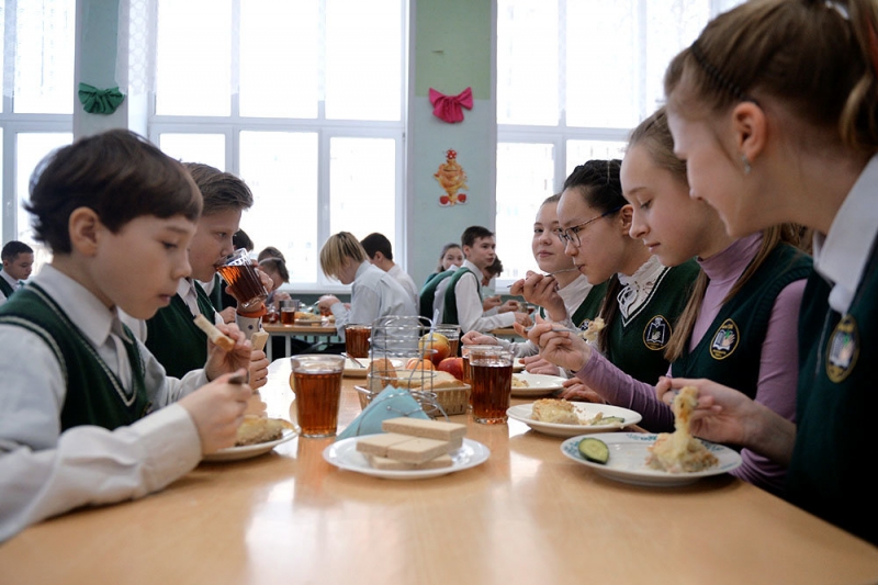 Генпрокурор РФ поручил проверить бесплатное питание в школах