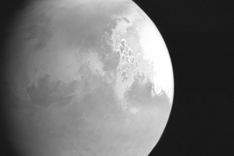 Китайский зонд "Тяньвэнь-1" отправил на Землю свой первый снимок Марса
